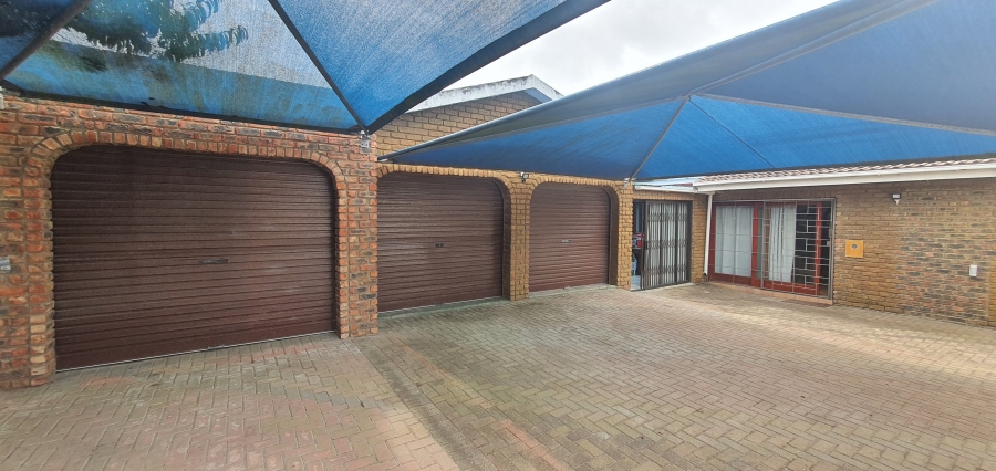 3 Bedroom Property for Sale in Heiderand Western Cape